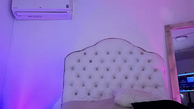 Axarasss  online show from June 17, 2026, 9:36 pm