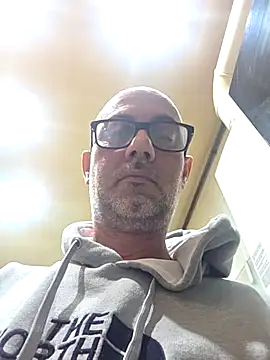 Snapshot of pareja47 chatting on February 6, 2026, 8:05 pm pareja47 online show from February 6, 2026, 8:05 pm