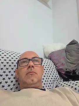 pareja47 online show from May 5, 2026, 8:39 am
