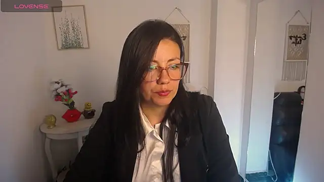 QueenRose94 online show from May 12, 2026, 9:21 pm