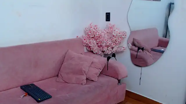 Kitty f00x online show from April 30, 2026, 8:57 pm