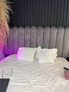 Nanda vixen  online show from March 8, 2026, 8:01 pm