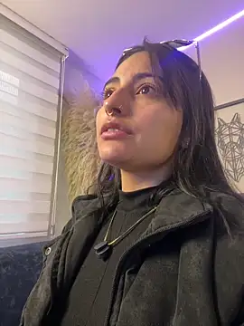 Nanda vixen  online show from May 9, 2026, 11:57 am