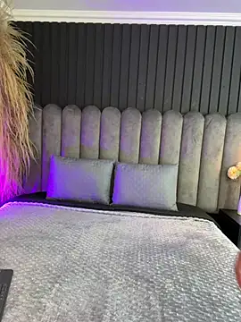 Nanda vixen  online show from May 4, 2026, 11:29 pm
