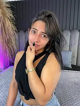 Nanda vixen  online show from April 19, 2026, 11:29 pm