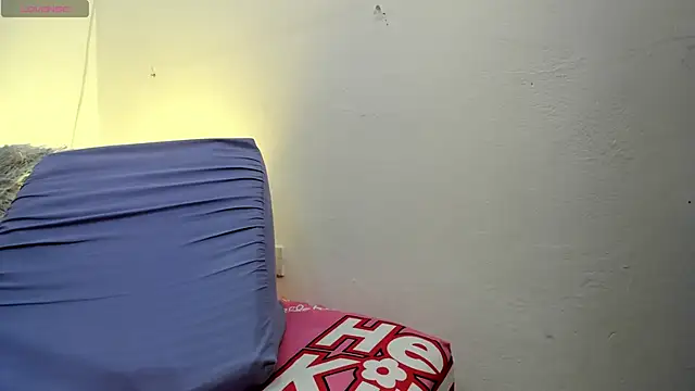 MiaEvans0 online show from May 27, 2026, 6:59 pm