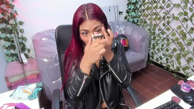 ChloeLombardi  online show from May 29, 2026, 2:23 pm