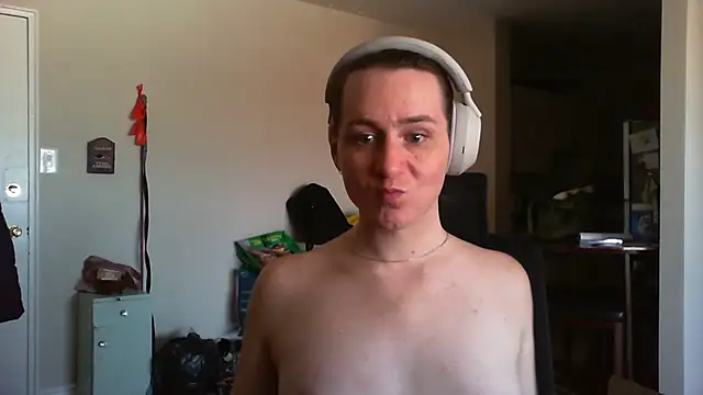 SpaceyLacey online show from April 8, 2026, 1:34 pm