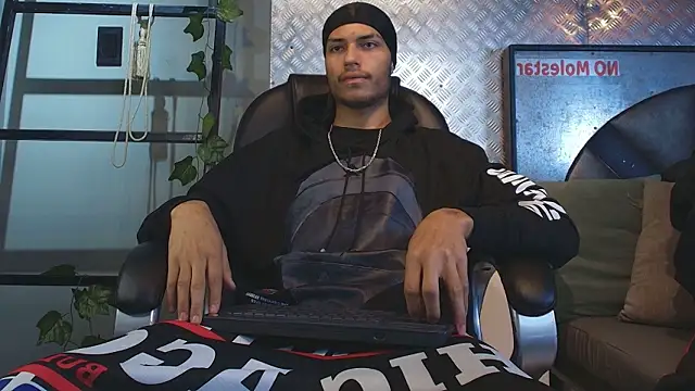 ItsZairen online show from February 13, 2026, 3:39 am