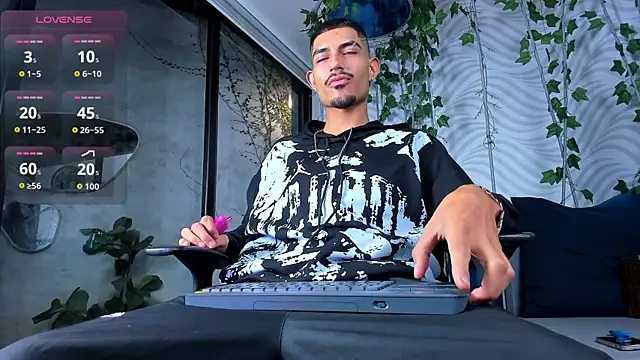 ItsZairen online show from August 4, 2026, 4:06 am