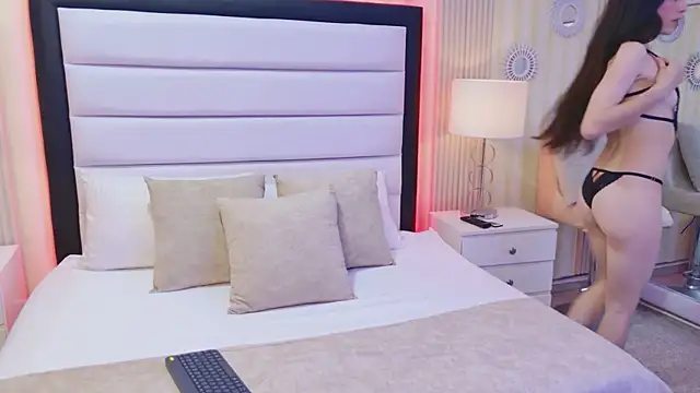 LaurenHazell online show from February 11, 2026, 4:12 am