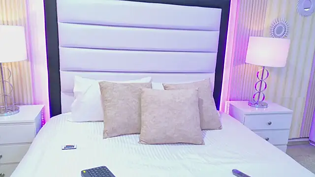 LaurenHazell online show from February 15, 2026, 8:02 am