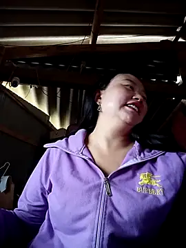 lisn-cute online show from February 15, 2026, 4:24 am