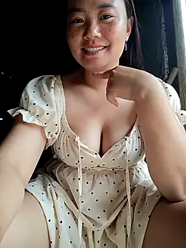 Snapshot of lisn-cute chatting on June 8, 2026, 1:28 am lisn-cute online show from June 8, 2026, 1:28 am