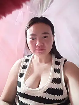 Snapshot of lisn-cute chatting on July 9, 2026, 11:48 pm lisn-cute online show from July 9, 2026, 11:48 pm