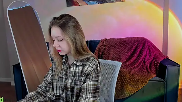 Mini Allice online show from February 9, 2026, 1:58 am