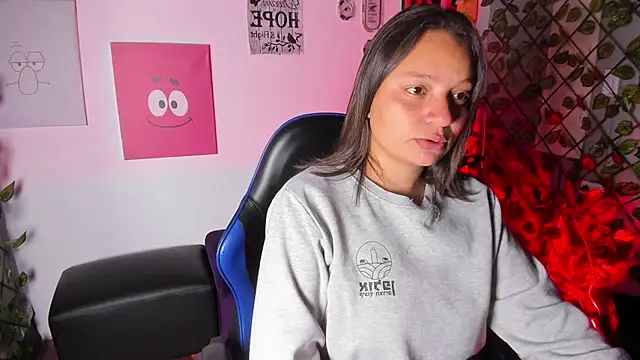 Juli W online show from March 12, 2026, 8:02 pm