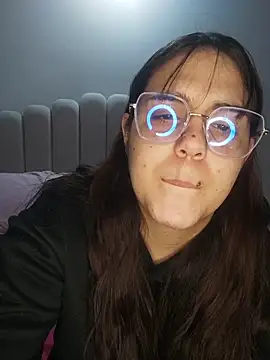 Snapshot of its_lauu_ chatting on March 8, 2026, 3:43 am its lauu online show from March 8, 2026, 3:43 am