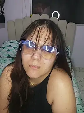 Snapshot of its_lauu_ chatting on February 23, 2026, 3:52 am its lauu online show from February 23, 2026, 3:52 am