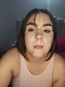 Snapshot of its_lauu_ chatting on March 7, 2026, 4:30 am its lauu online show from March 7, 2026, 4:30 am