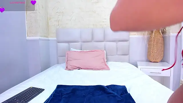 Snapshot of JazminMonroee_ chatting on March 27, 2026, 4:43 am JazminMonroee online show from March 27, 2026, 4:43 am