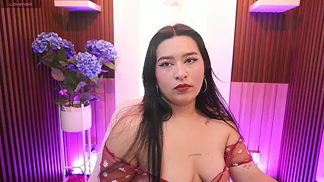 HannaBlake  online show from February 9, 2026, 7:12 pm