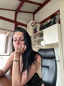 MiriamDelyn online show from June 7, 2026, 11:59 am