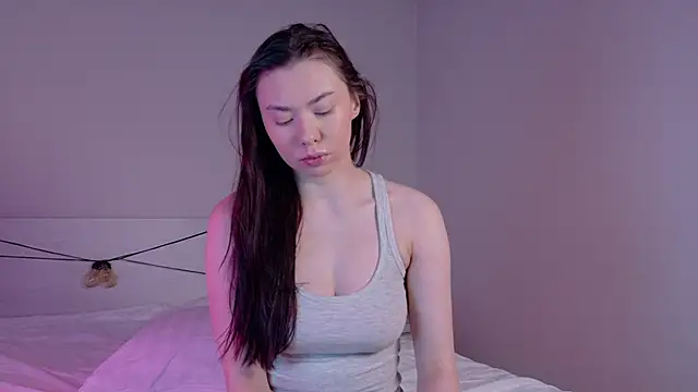 gwenonl1ne online show from April 22, 2026, 1:07 pm