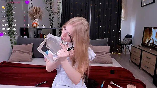 AmyLouWood online show from May 13, 2026, 9:27 am