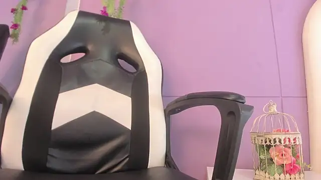 Snapshot of luna_bradley_ chatting on March 7, 2026, 12:43 pm luna bradley online show from March 7, 2026, 12:43 pm