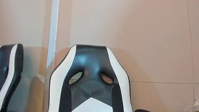 Snapshot of luna_bradley_ chatting on March 19, 2026, 12:16 pm luna bradley online show from March 19, 2026, 12:16 pm