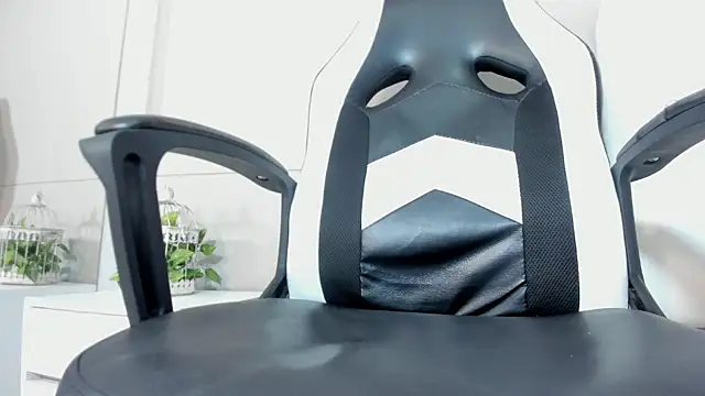 Snapshot of luna_bradley_ chatting on March 24, 2026, 12:27 pm luna bradley online show from March 24, 2026, 12:27 pm