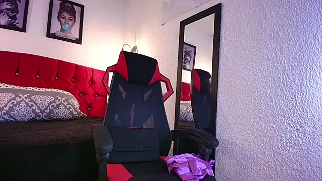 AiraMoreau online show from March 26, 2026, 6:06 pm