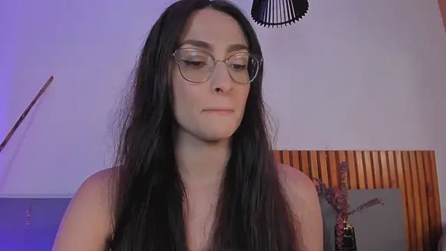 AndraCyruss online show from June 10, 2026, 10:11 pm