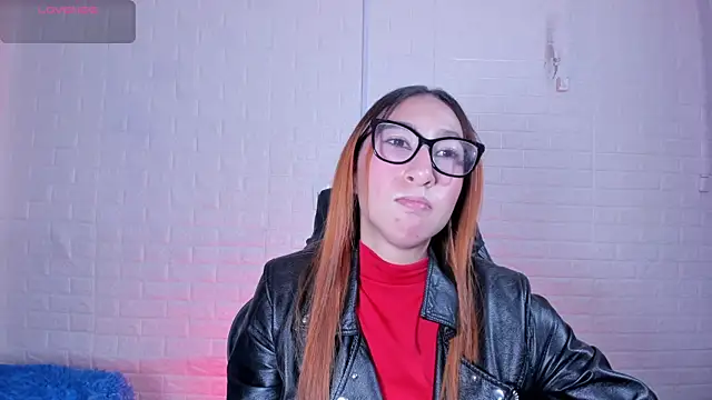 Snapshot of Sara_Love_1 chatting on March 31, 2026, 3:30 am Sara Love 1 online show from March 31, 2026, 3:30 am