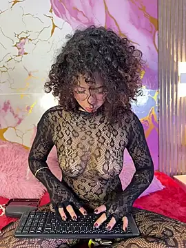 Snapshot of Woo_isDaphne chatting on May 2, 2026, 11:10 pm Woo isDaphne online show from May 2, 2026, 11:10 pm