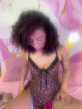 Snapshot of Woo_isDaphne chatting on April 22, 2026, 11:00 pm Woo isDaphne online show from April 22, 2026, 11:00 pm