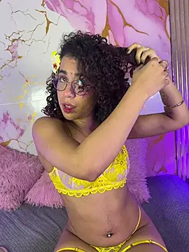 Snapshot of Woo_isDaphne chatting on April 17, 2026, 12:02 am Woo isDaphne online show from April 17, 2026, 12:02 am