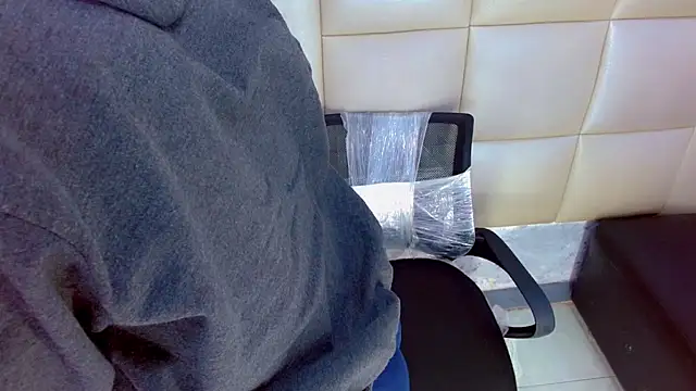 Snapshot of DaviidBuckx_ chatting on March 1, 2026, 2:06 pm DaviidBuckx online show from March 1, 2026, 2:06 pm