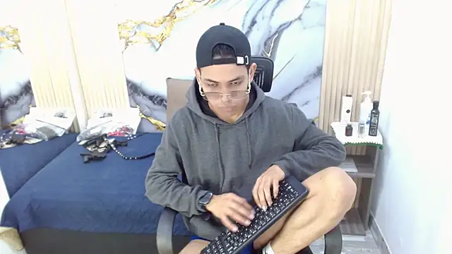 DaviidBuckx  online show from May 10, 2026, 3:21 am