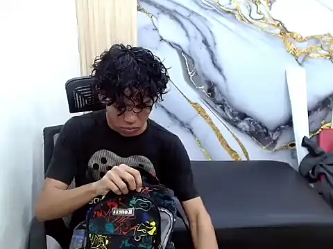 Snapshot of DaviidBuckx_ chatting on February 12, 2026, 1:49 am DaviidBuckx online show from February 12, 2026, 1:49 am