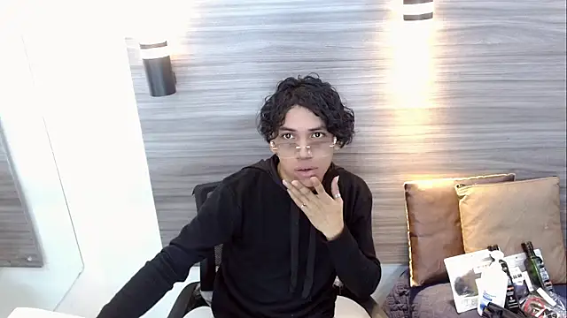 DaviidBuckx  online show from May 9, 2026, 2:48 am