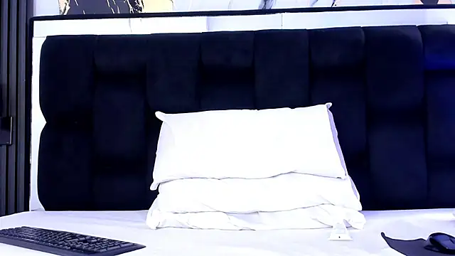 Snapshot of light_eyes_ chatting on March 11, 2026, 2:33 pm light eyes online show from March 11, 2026, 2:33 pm