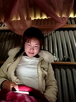 Snapshot of Yiyoongg chatting on February 17, 2026, 2:09 am Yiyoongg online show from February 17, 2026, 2:09 am