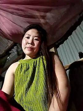 Snapshot of Yiyoongg chatting on March 6, 2026, 1:39 pm Yiyoongg online show from March 6, 2026, 1:39 pm