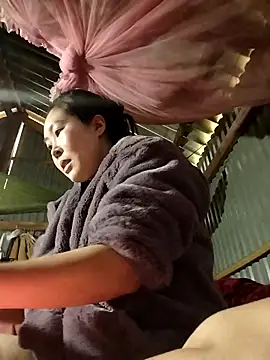 Snapshot of Yiyoongg chatting on February 24, 2026, 12:44 am Yiyoongg online show from February 24, 2026, 12:44 am