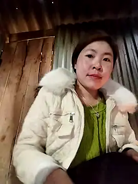 Snapshot of Yiyoongg chatting on February 22, 2026, 12:46 am Yiyoongg online show from February 22, 2026, 12:46 am