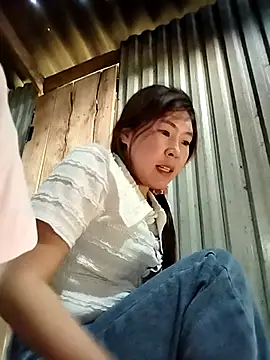 Snapshot of Yiyoongg chatting on March 12, 2026, 4:51 am Yiyoongg online show from March 12, 2026, 4:51 am