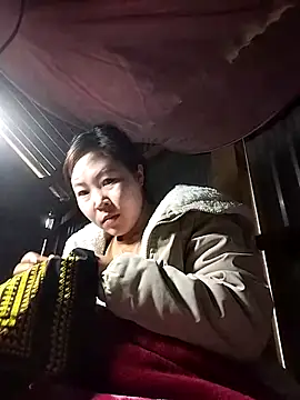 Snapshot of Yiyoongg chatting on March 9, 2026, 2:15 am Yiyoongg online show from March 9, 2026, 2:15 am