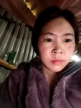 Snapshot of Yiyoongg chatting on February 14, 2026, 1:17 am Yiyoongg online show from February 14, 2026, 1:17 am